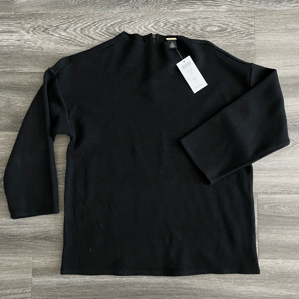 NEW Chico’s size 0  4-6  XS black label sweater
